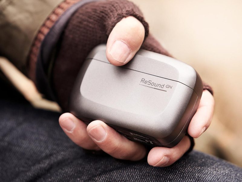 man_holding_rechargeable.jpg man_holding_rechargeable.jpg